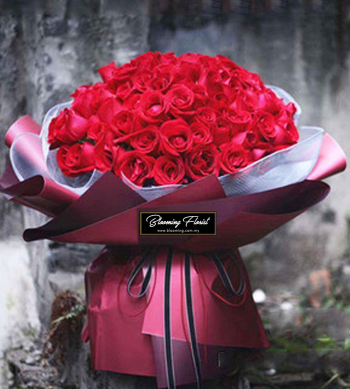 002 100 roses hand bouquet