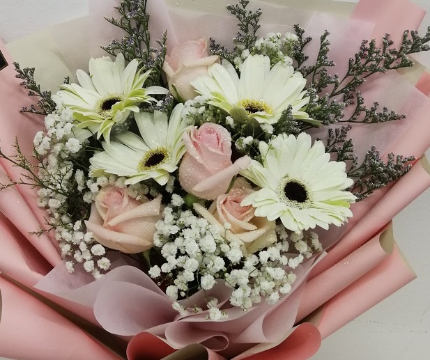 1004Z champagne roses in a hand bouquet