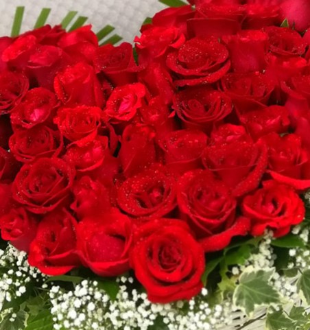 TA4004-1 heart shaped arrangement of red roses in basket