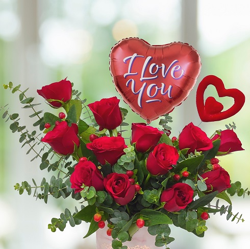 VDB001_1 red roses & ferrero rocher chocolates in heart box