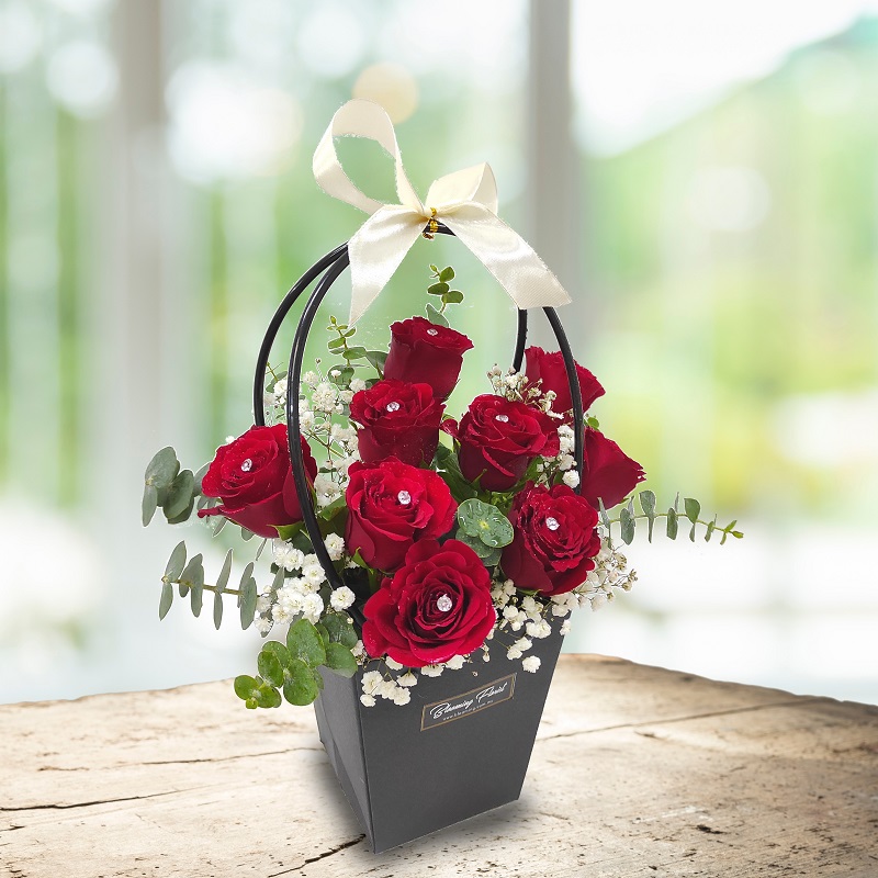 VB001A-1_ROSES_BAG stunning arrangement of classic red roses with diamond pin