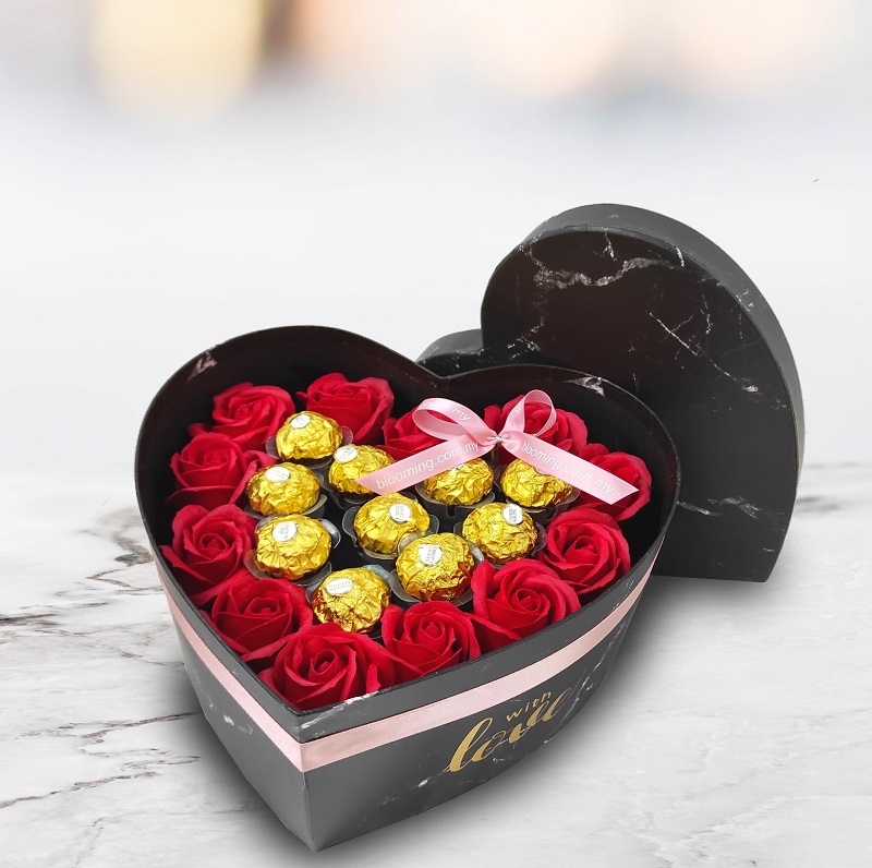 VB002LA_roses_box red roses & ferrero rocher chocolates in heart box