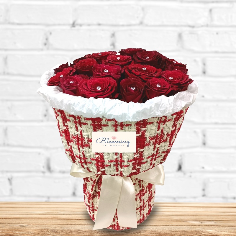 Space,Of,Wall,And,Table,In,Interior