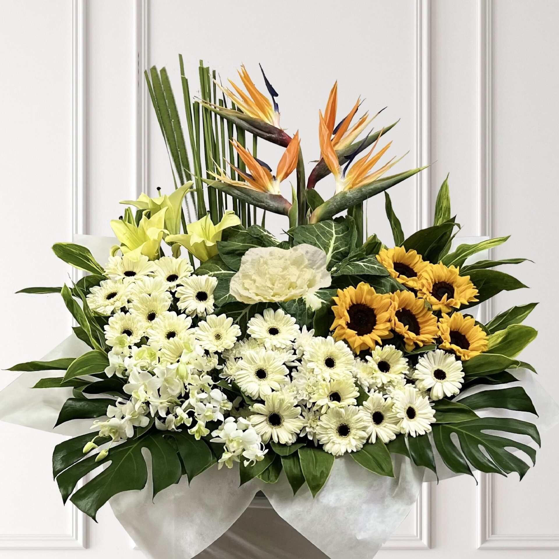 Modern,Classic,White,Empty,Interior,With,Wall,Panels,And,Wooden