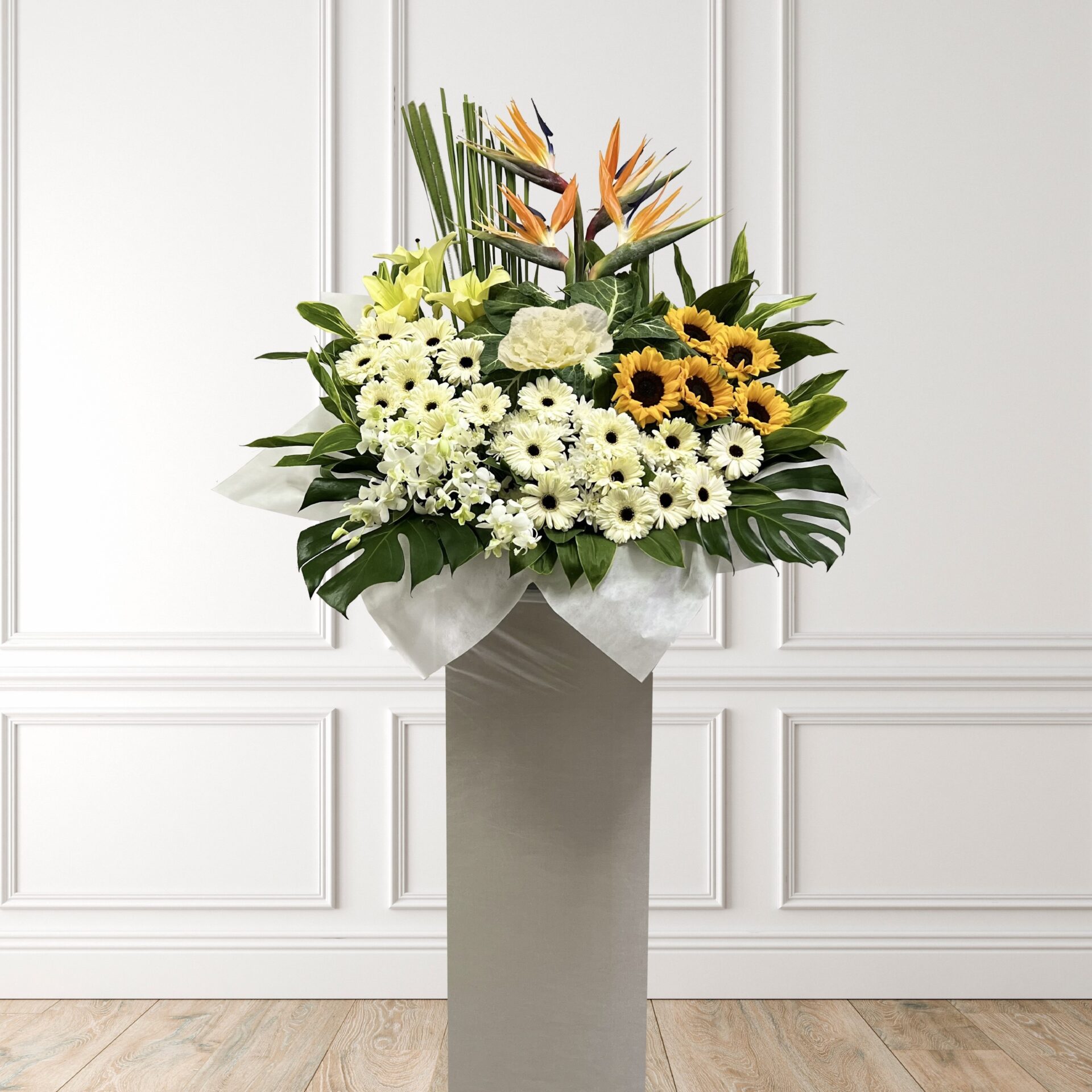 Modern,Classic,White,Empty,Interior,With,Wall,Panels,And,Wooden