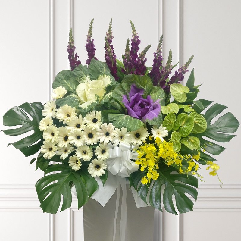 Modern,Classic,White,Empty,Interior,With,Wall,Panels,And,Wooden