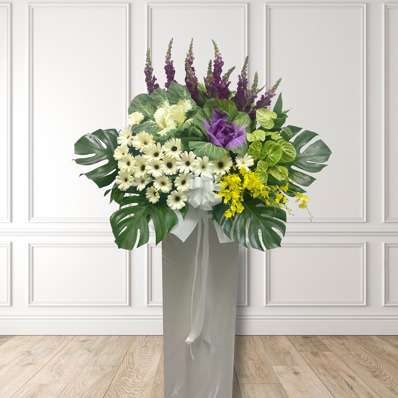 Modern,Classic,White,Empty,Interior,With,Wall,Panels,And,Wooden